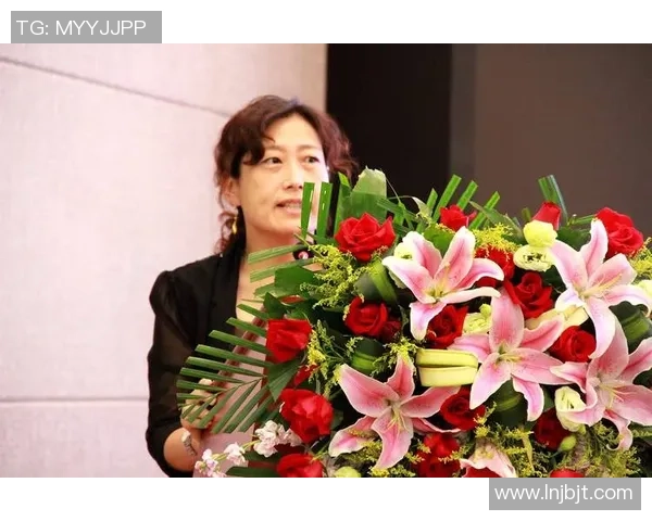 攀登梦想的巅峰：杨娜与深度对话中的人生哲学